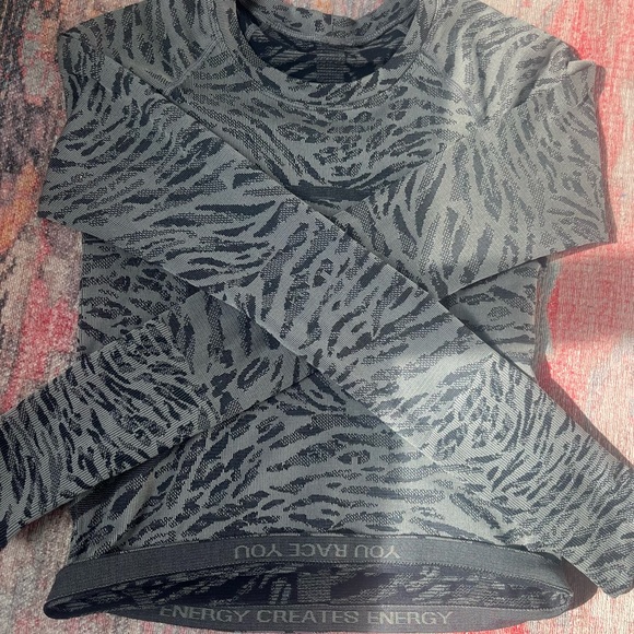 Lululemon Long Sleeves Race Length Swifty Tech 2.0 - Picture 5 of 5